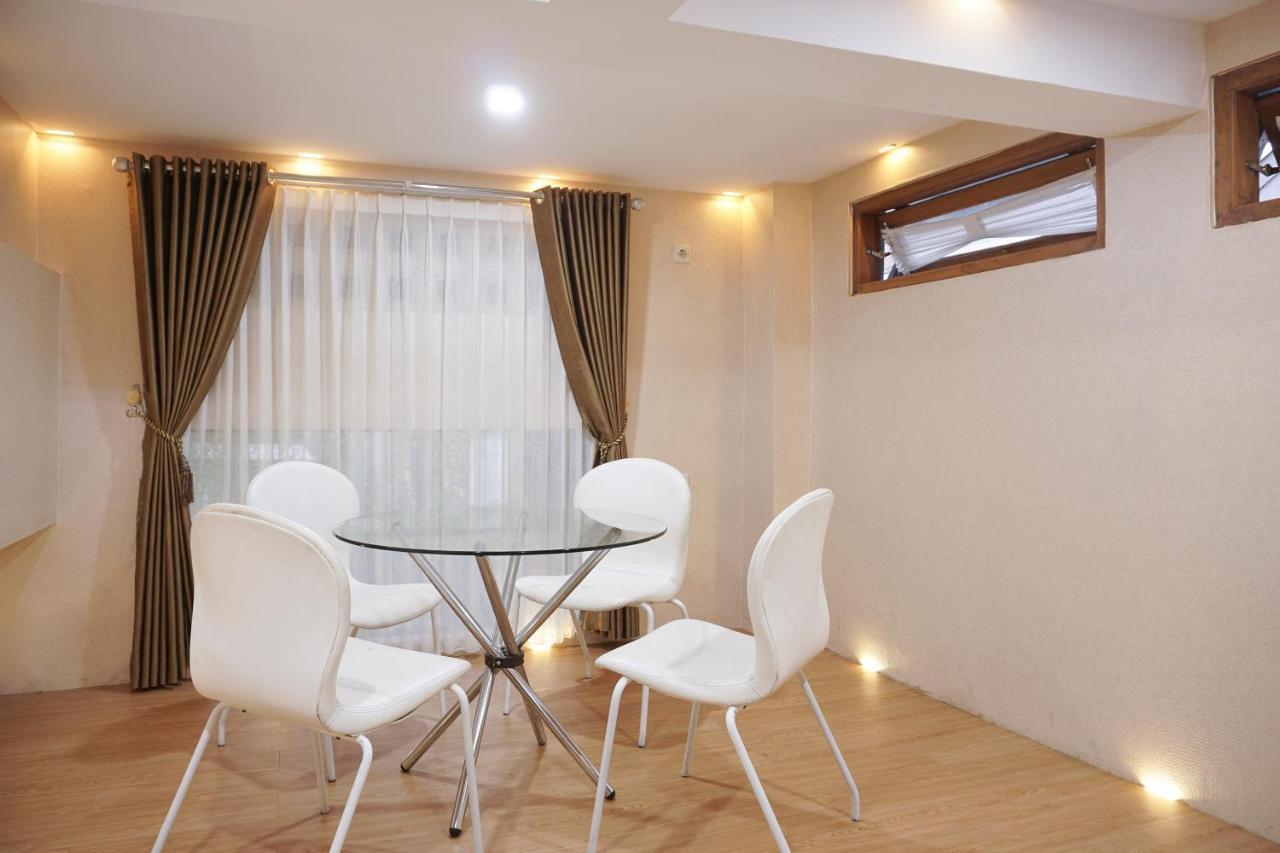 Super Oyo 444 Rafitha Homestay Baturetno Kültér fotó