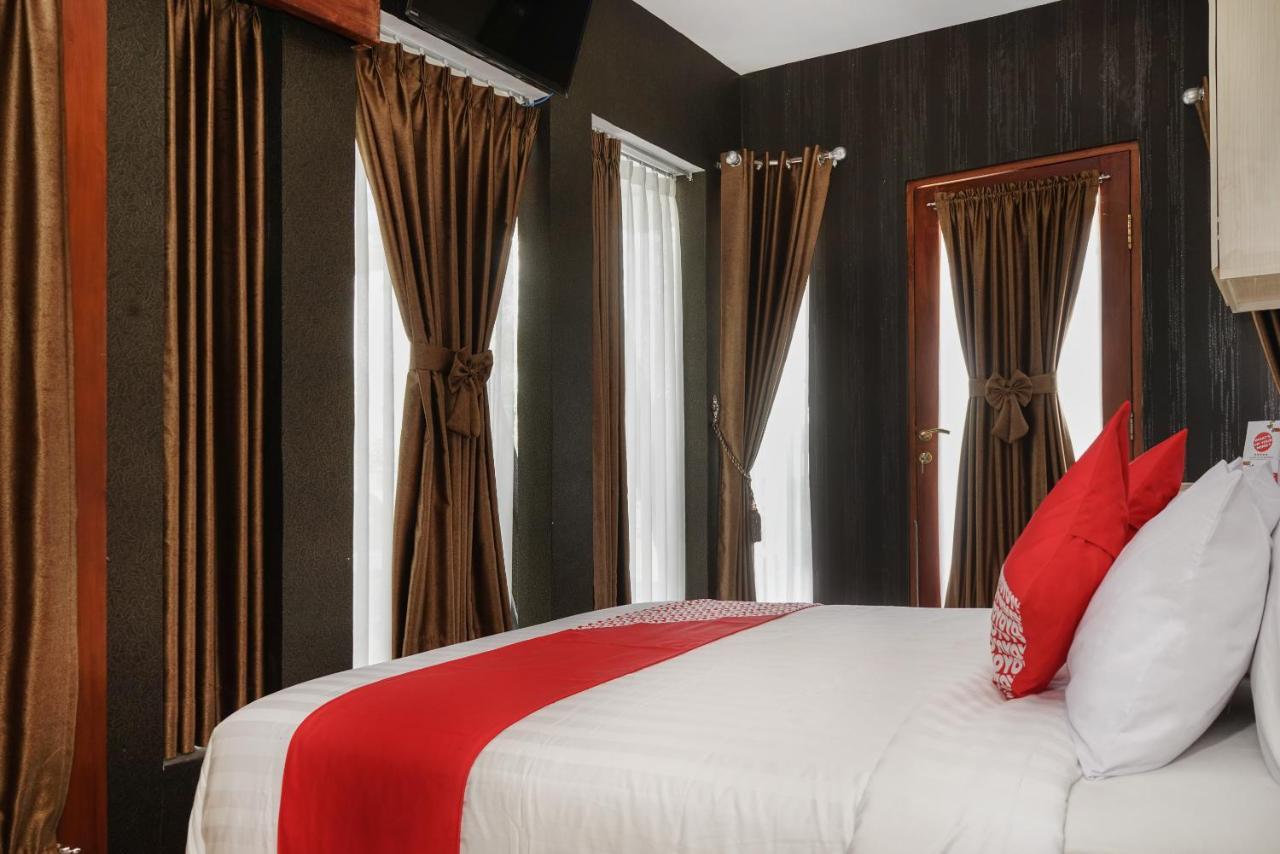 Super Oyo 444 Rafitha Homestay Baturetno Kültér fotó
