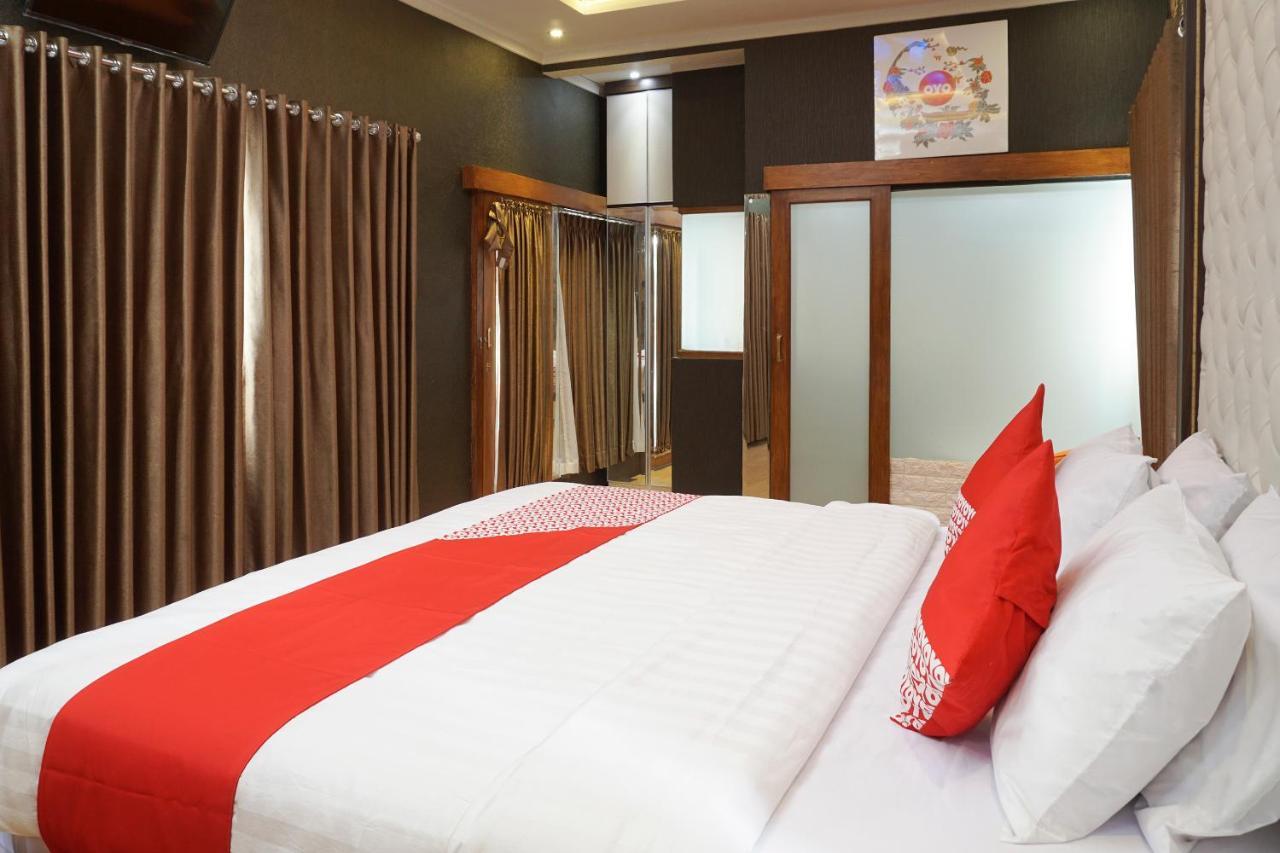 Super Oyo 444 Rafitha Homestay Baturetno Kültér fotó